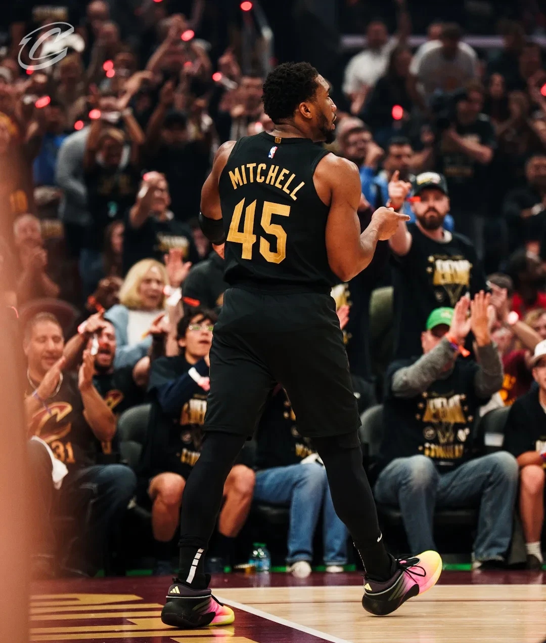 阿贾克斯发布备战花絮，今晚扳平良机，NBA总决赛任务艰巨，球探报告显示潜力的简单介绍