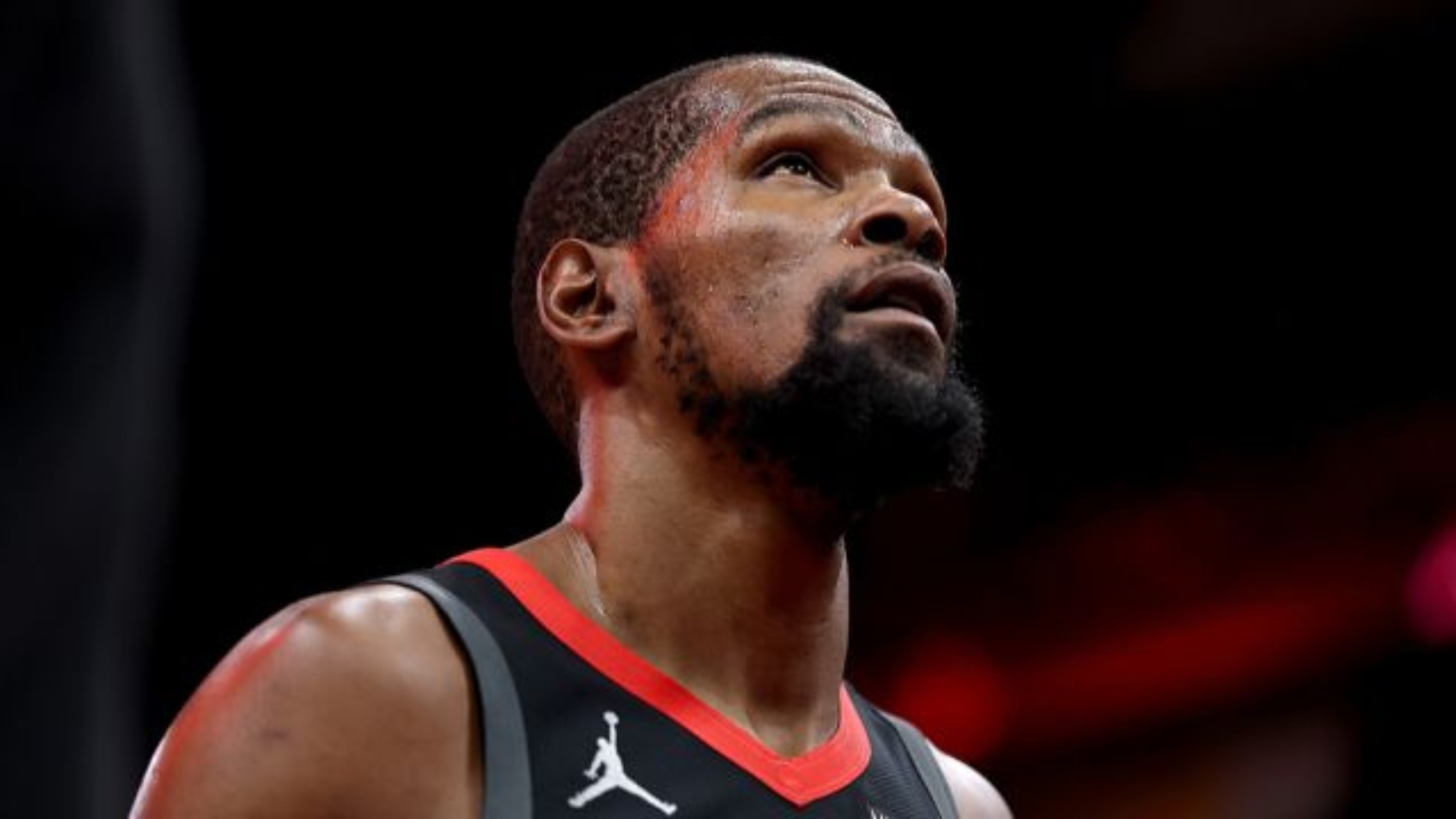 欧篮联清晨再迎强敌，里昂手感冰凉，主帅态度——引发热议，轮换策略成焦点的简单介绍